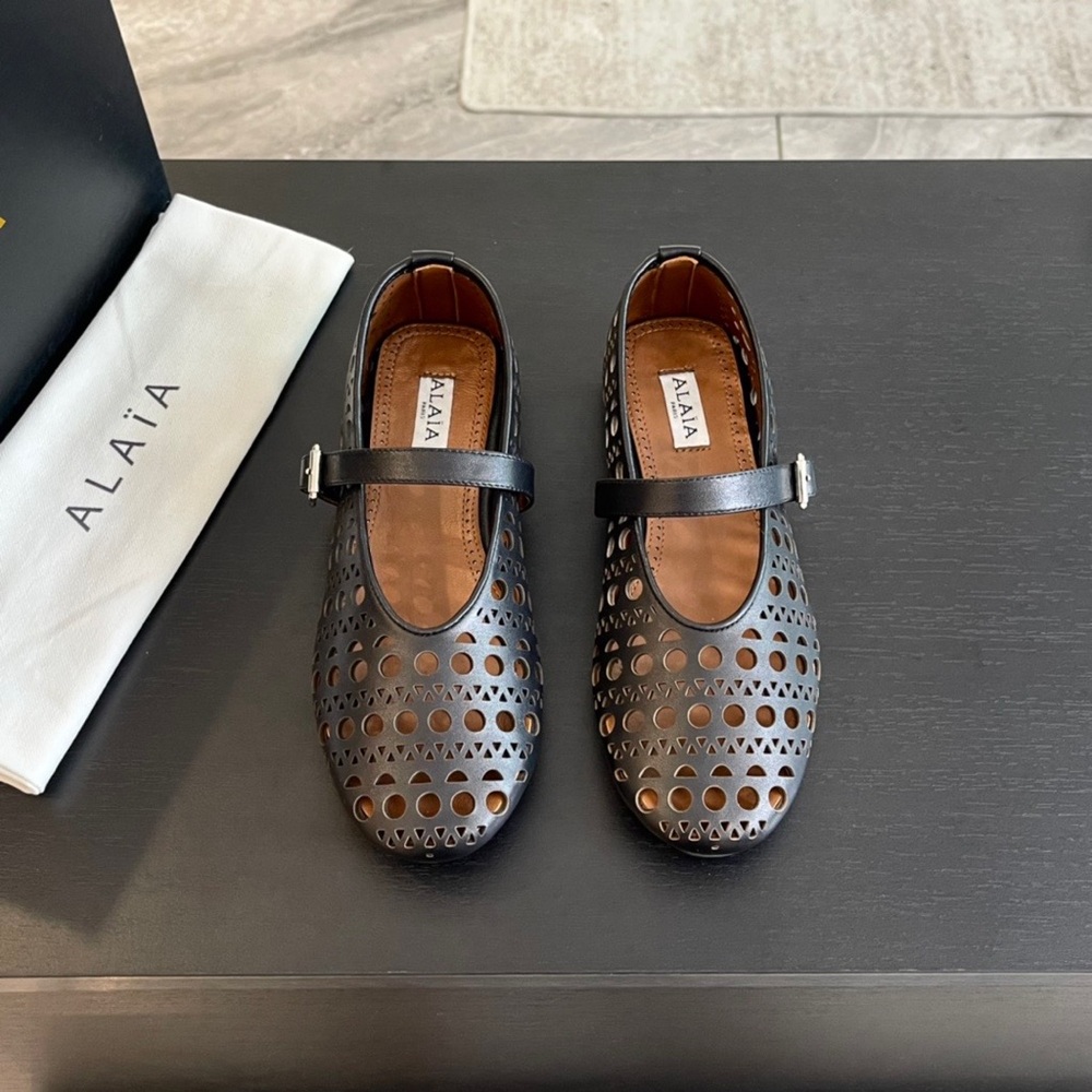 Alaia French-style ballet flats / flat shoes